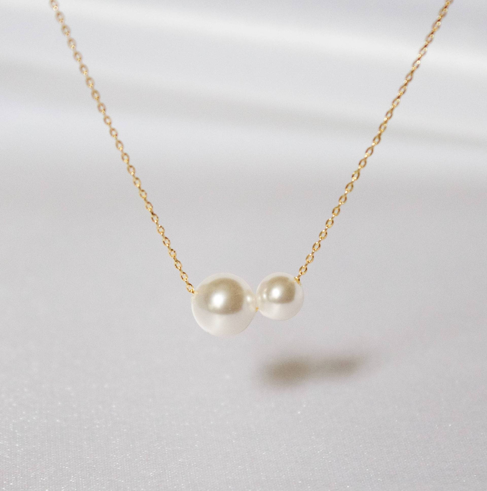 Doppelte Weiße Swarovski Perlenkette 14K Gold Fill Kette Doppelte Weiße Swarovski Perlenkette 14K Gold Fill Kette von MeePearls