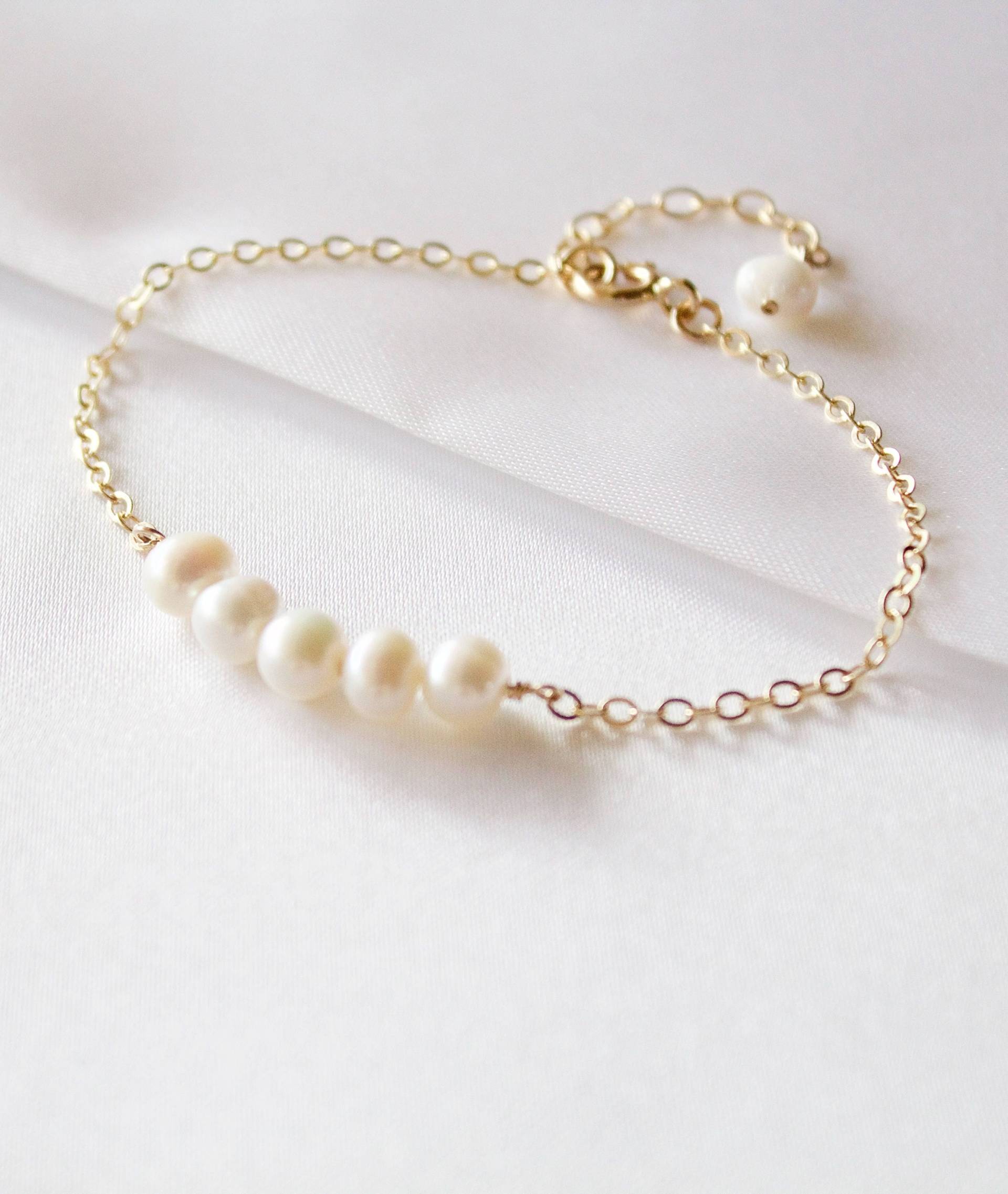 Zierliches Gold Gefülltes Süßwasserperlen Armband Hochzeitsschmuck Zierliches Gold Gefülltes Süßwasserperlen Armband Hochzeitsschmuck von MeePearls