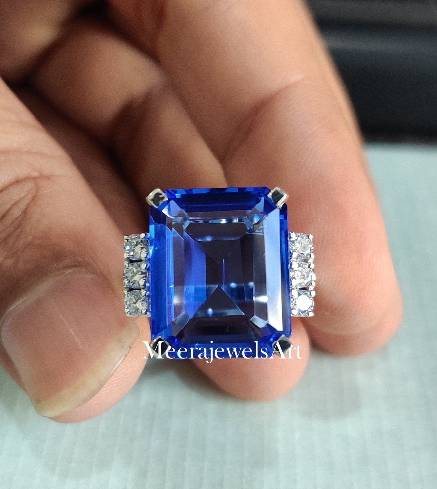 3.50 Ct Smaragdschliff Blauer Saphir Ehering/925 Massiv Silber Ring Jubiläumsgeschenk Brautgeschenk Solitär von MeerajewelsArt