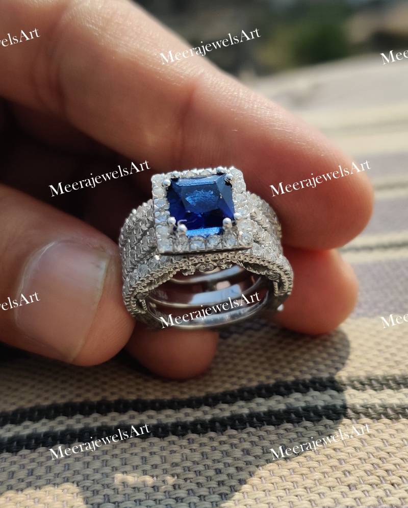 Ehering Set/2.50 Ct Princess Cut Blauer Saphir & Diamant Verlobungsring Braut Frauen Ring /Enhancer Band von MeerajewelsArt