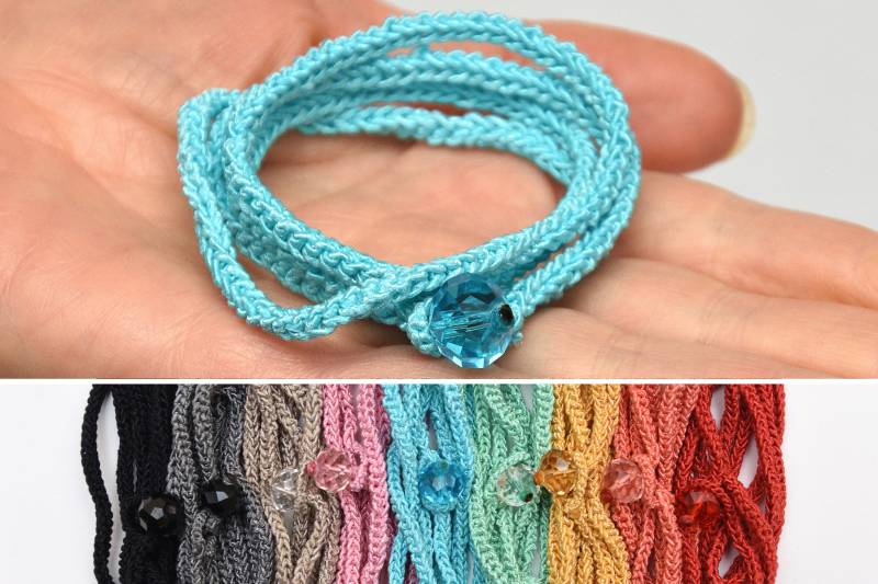 Wrap Crochet Bracelet Schwarz Schmuck Pink Armband Handgemachtes Frauen Häkelschmuck Freundin Geschenk-Idee Für Sie von MeetBestKnit