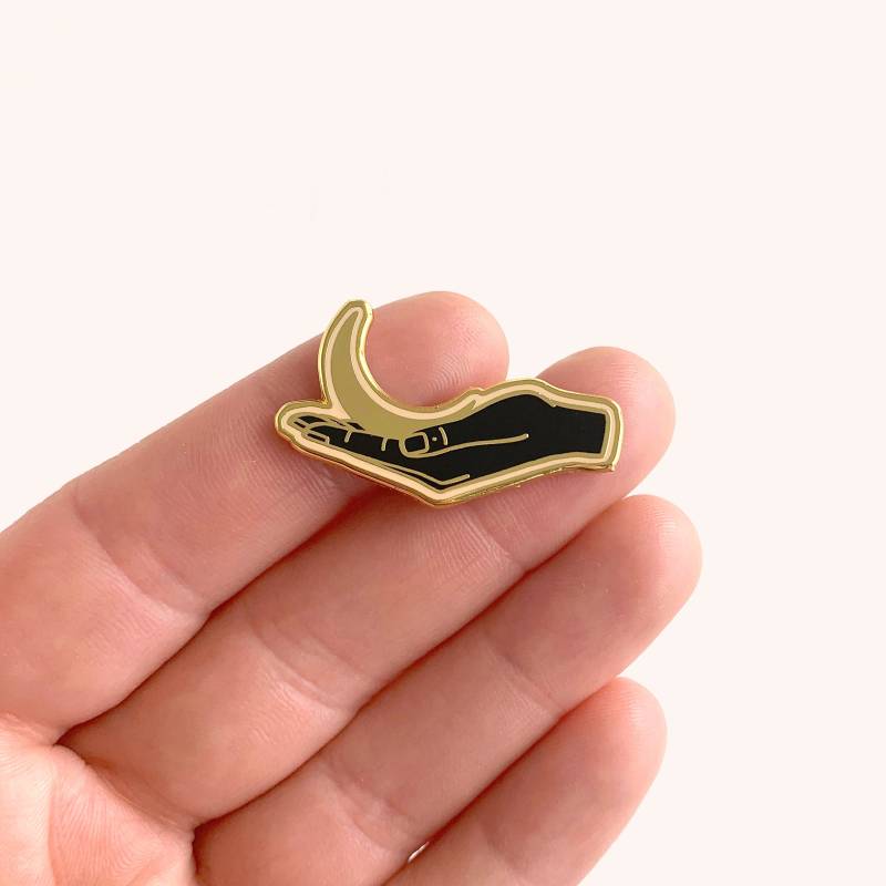 Angebot, Emaille Pin von MegJacovino
