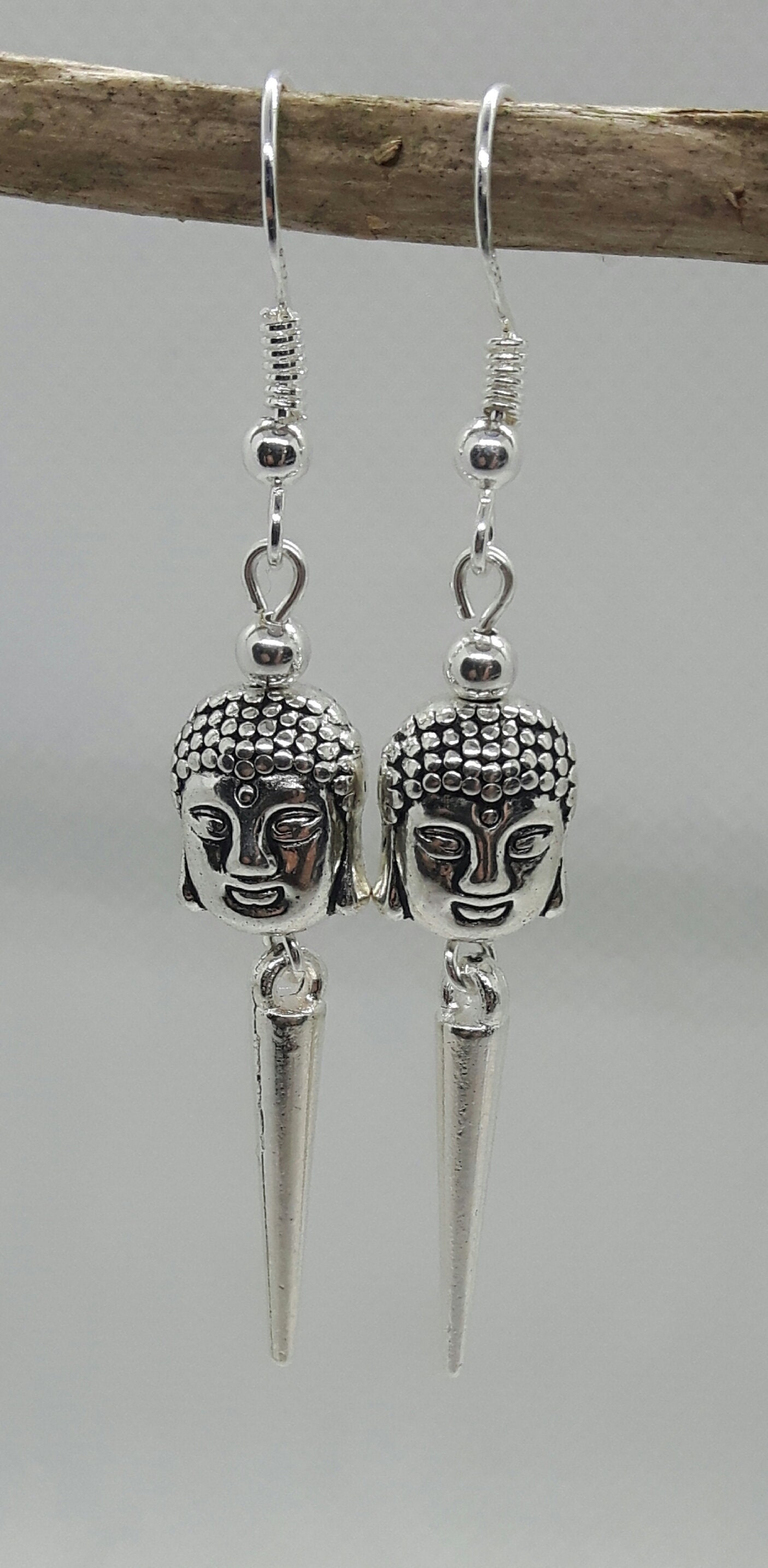 Ungewöhnliche Buddha Ohrringe Mit Spikes Ungewöhnliche Buddha Ohrringe Mit Spikes von MegRadish