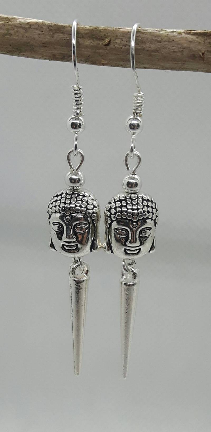 Ungewöhnliche Buddha Ohrringe Mit Spikes Ungewöhnliche Buddha Ohrringe Mit Spikes von MegRadish
