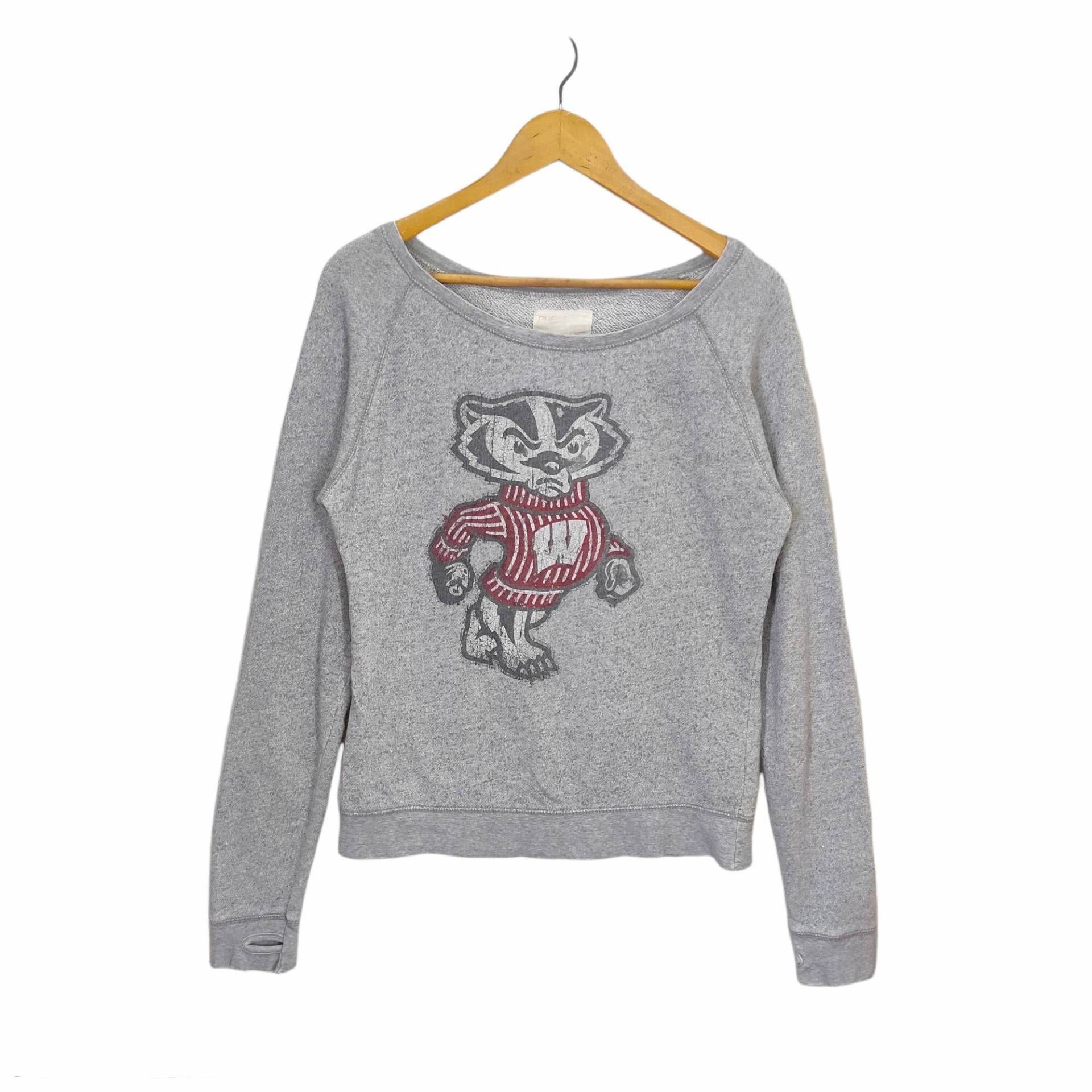 Y2K Wisconsin Badgers Rundhalsausschnitt Sweatshirt Kleine Vintage Universität Von Pullover Grafiken Grau Damen Größe S von MegaEmpire