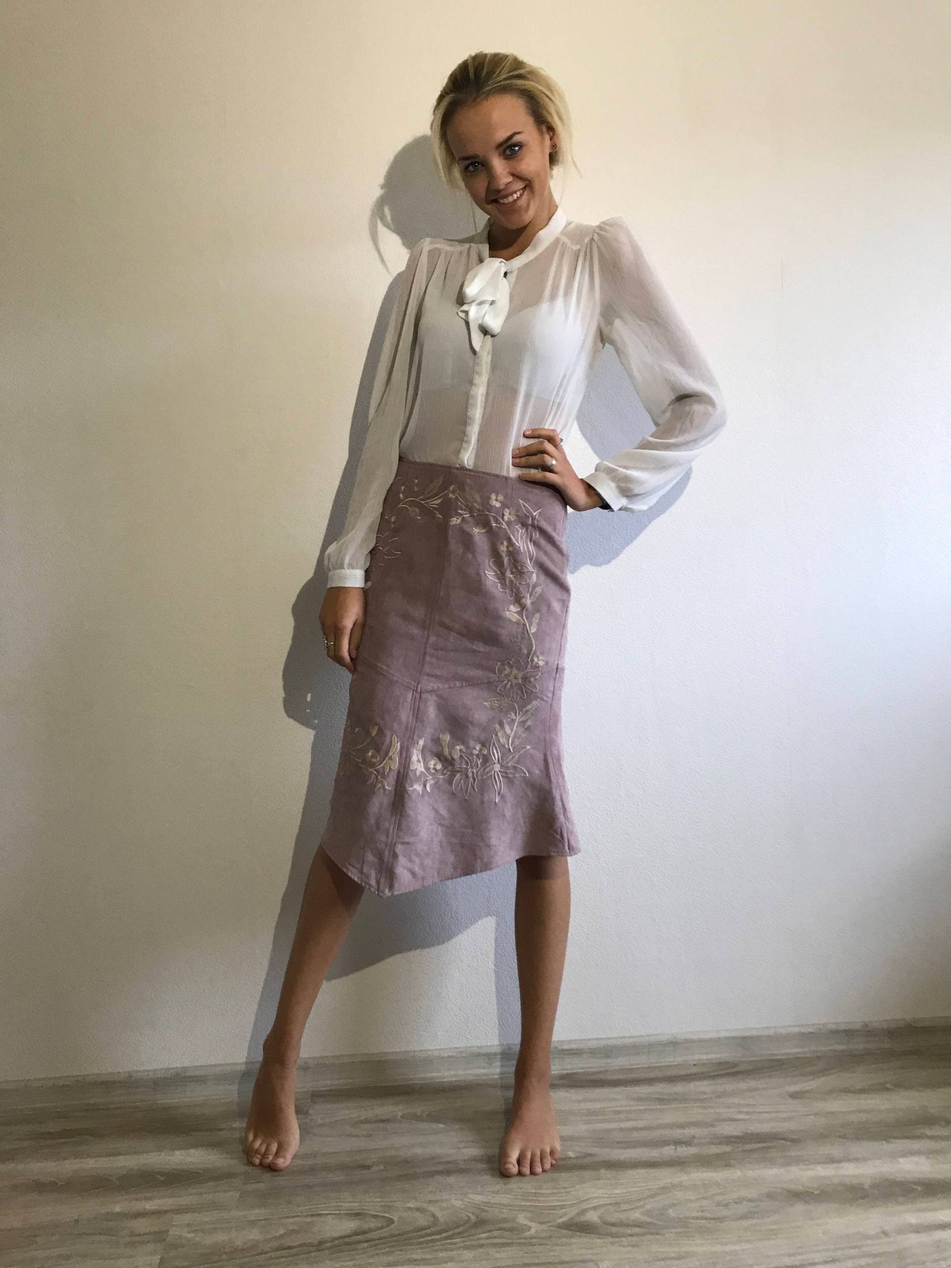 Licht Lila Samt Midi Bestickter Rock Hohe Taille Pfirsich Mittlerer Größe Eleganter Bürorock von MegaaShop