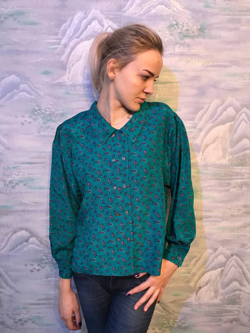 Vintage Paisley Bluse Retro Print Shirt Grün Blau Smaragdgrün Boho Mittelgroß von MegaaShop