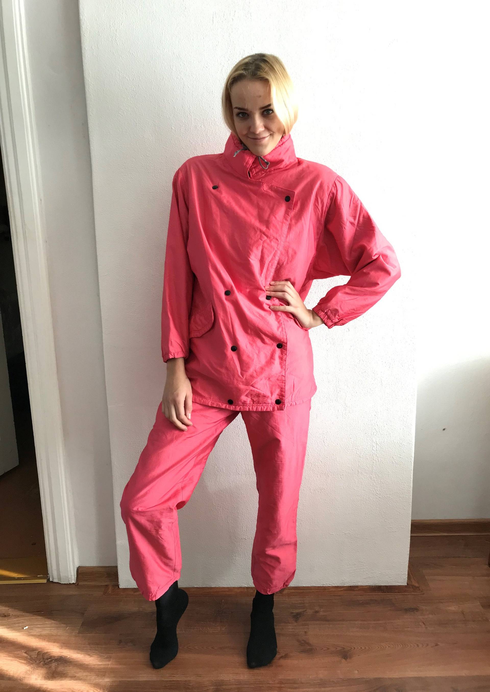 Vintage Zweiteiler Jumpsuit Hellrosa Surfing Anzug Overalls Medium Bis Large Size Surfstyle Nylon Activewear Sportanzug 2 Stk Windbreaker von MegaaShop