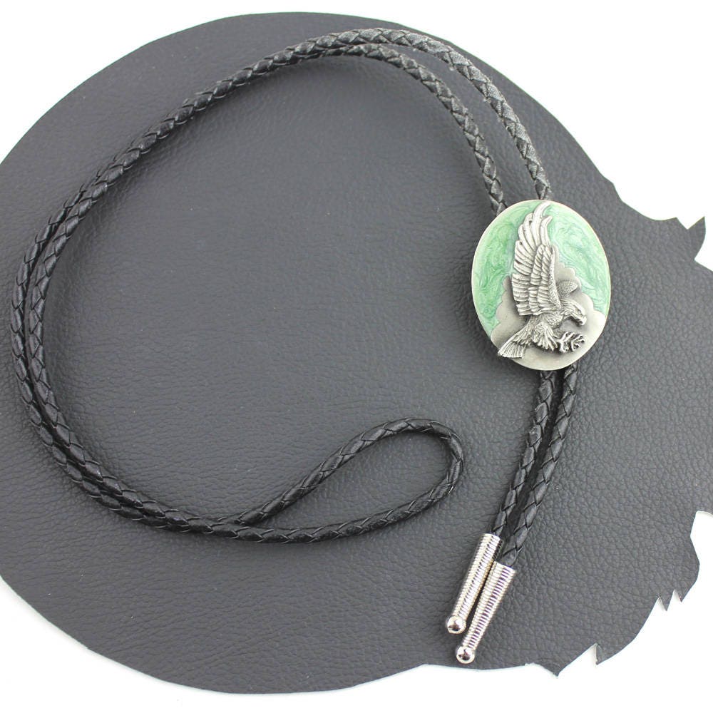 Adler Bolotie Grünen Emaille & Silber Metall Auf Schwarzem Leder Und von MeganLeoneVintage