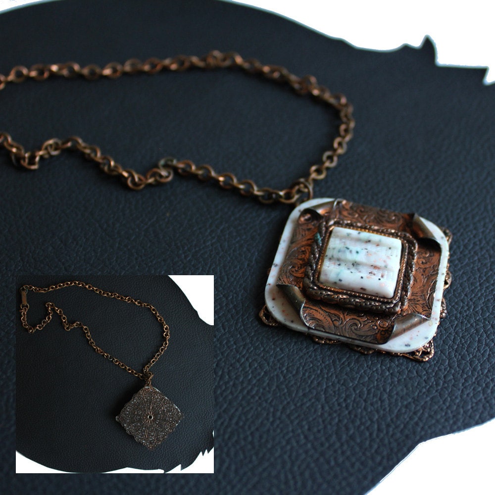 Altweiß Mit Regenbogen Speckle Kupfer Halskette von MeganLeoneVintage