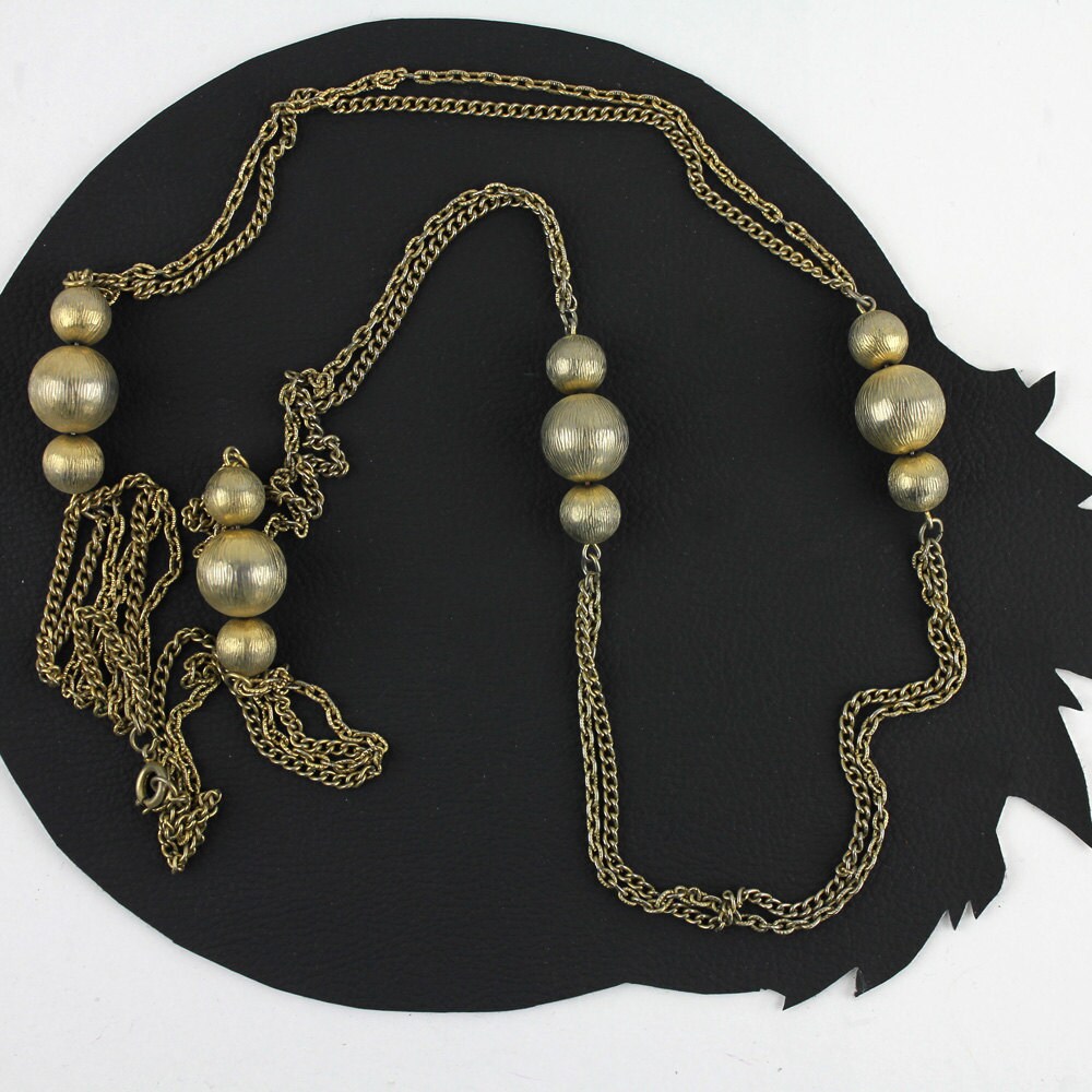 Antik Messing Kaskade Lange Vintage Kette Und Perlenkette von MeganLeoneVintage