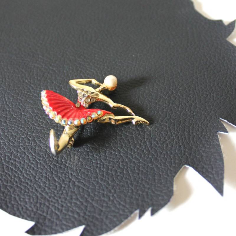 Ballett-Tänzerin Rot Gold Strass Und Faux Perle Vintage Pin Brosche von MeganLeoneVintage