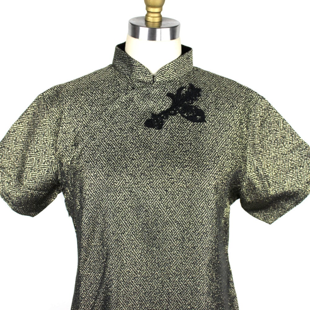 Black & Gold Metallic-Garn-stehkragen-Kleid von MeganLeoneVintage