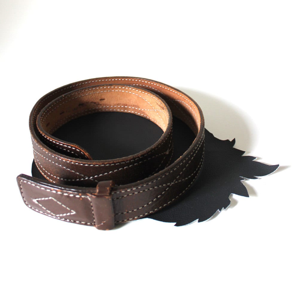 Braun Western Distressed Leder Gürtel Unisex 33 Zoll Bis 37 von MeganLeoneVintage