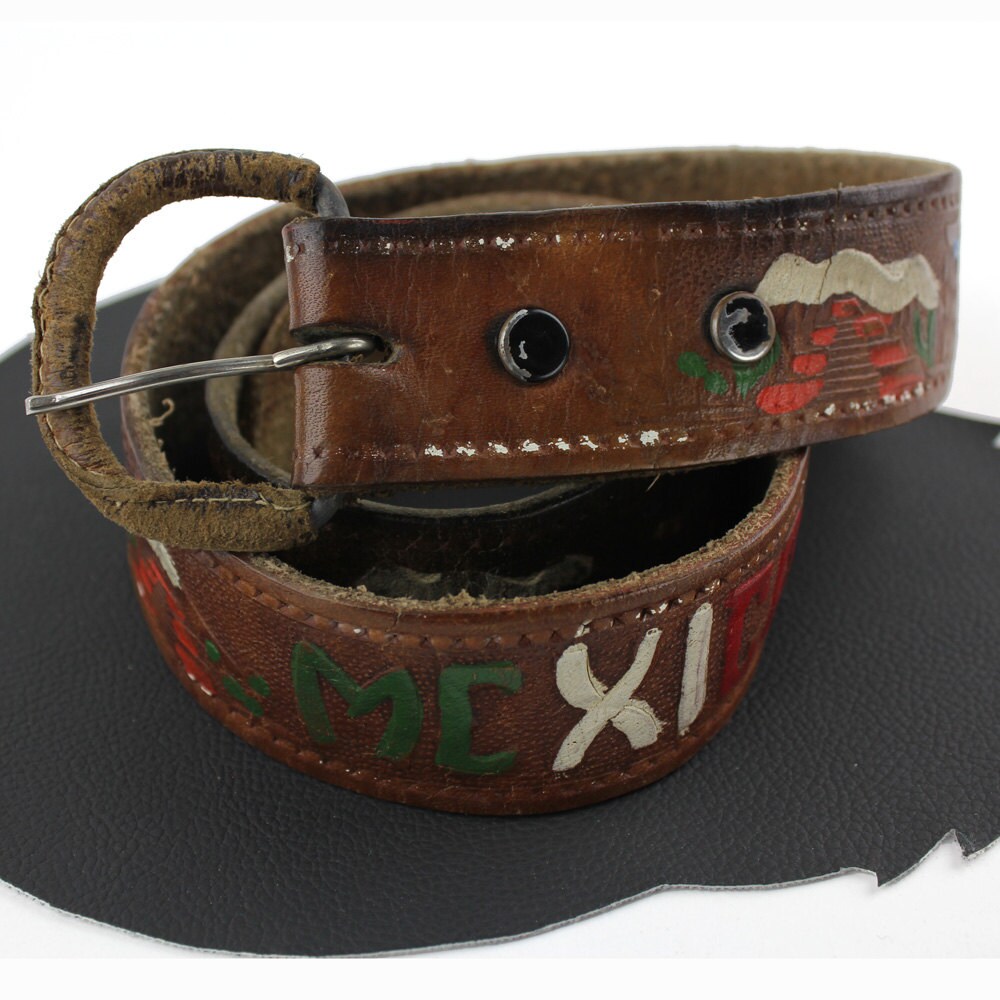 Braune Leder Mayan Pyramiden Mexiko Gemalt Gürtel Größe 27 Bis 34 1/2 Zoll von MeganLeoneVintage