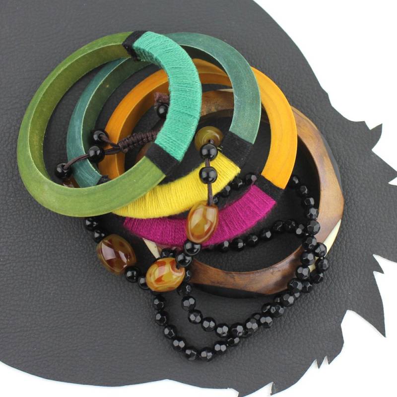 Bunte Garn Gewickelt Holz Armbänder & Perlen Set/Hot Pink Gelb Grün Blau von MeganLeoneVintage