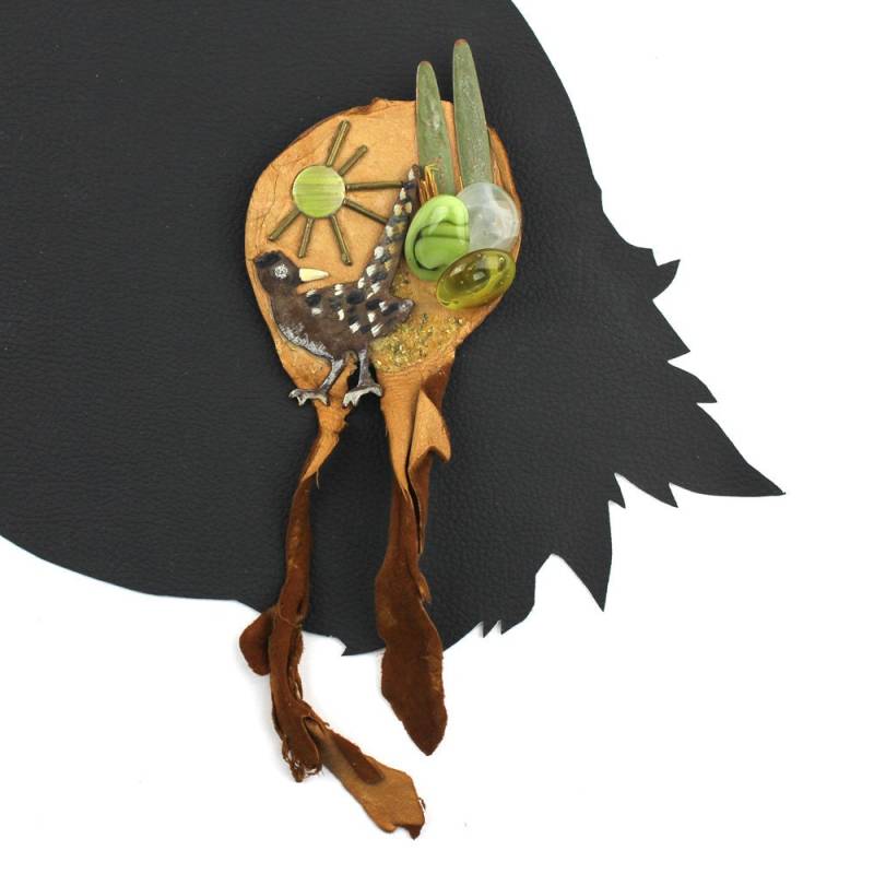 Desert Roadrunner-Mixed-Media-Brosche - Metall Leder Glas Und Strass von MeganLeoneVintage