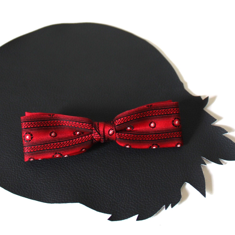 Fliege-Rot Und Schwarz von MeganLeoneVintage