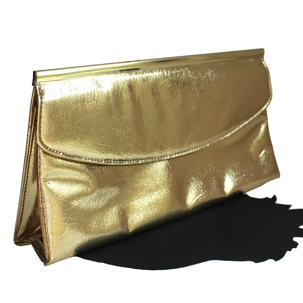 Glänzende Gold Vinyl Umschlag Clutch von MeganLeoneVintage