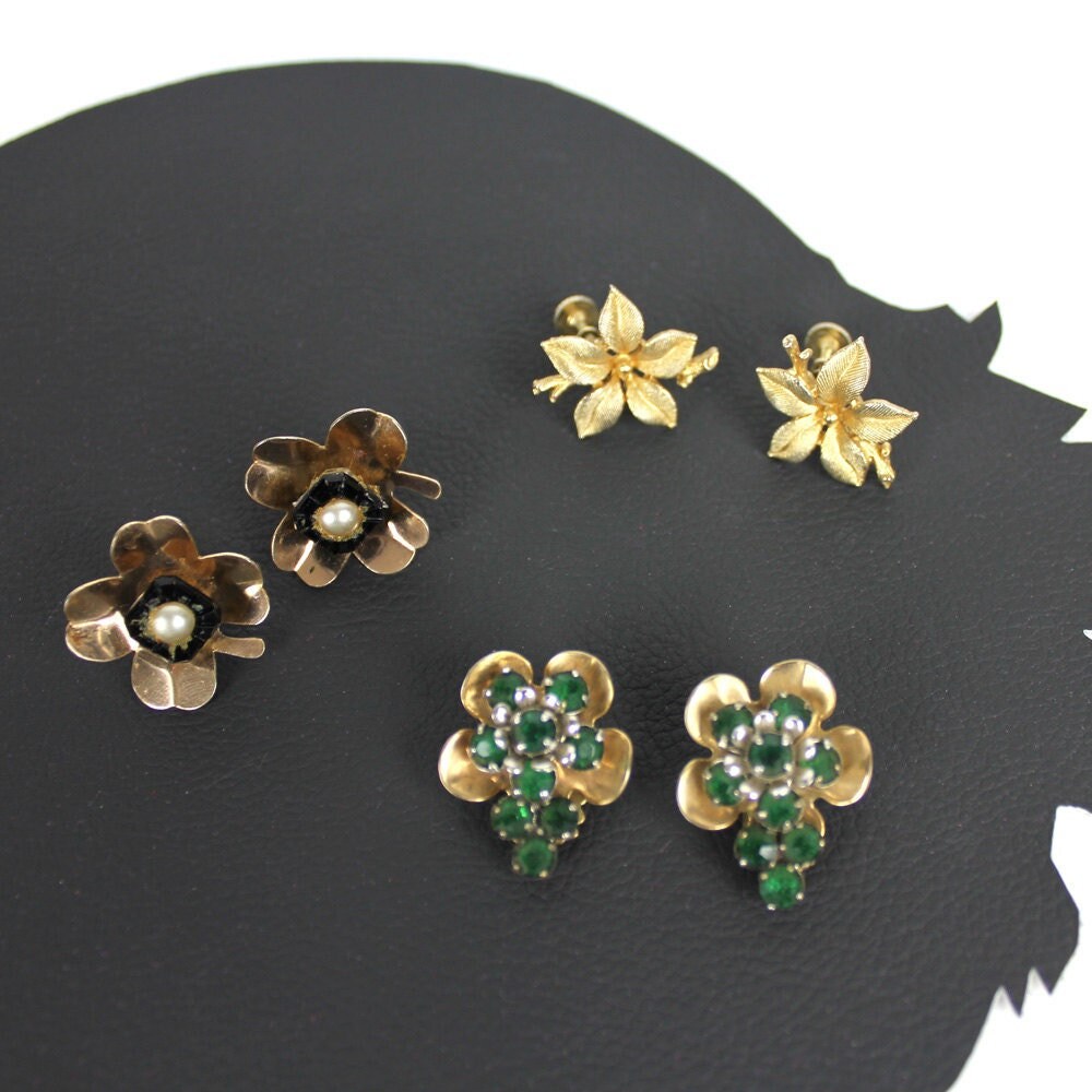 Gold Blumen & Laub Vintage Clip On Unpiercing Ohrring Set - Drei Paar 50Er Jahre von MeganLeoneVintage