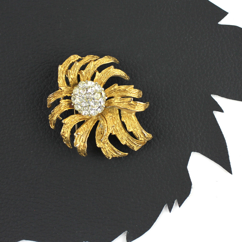 Jahrgang Welken Wilde Blume Gold Und Strass-Brosche von MeganLeoneVintage