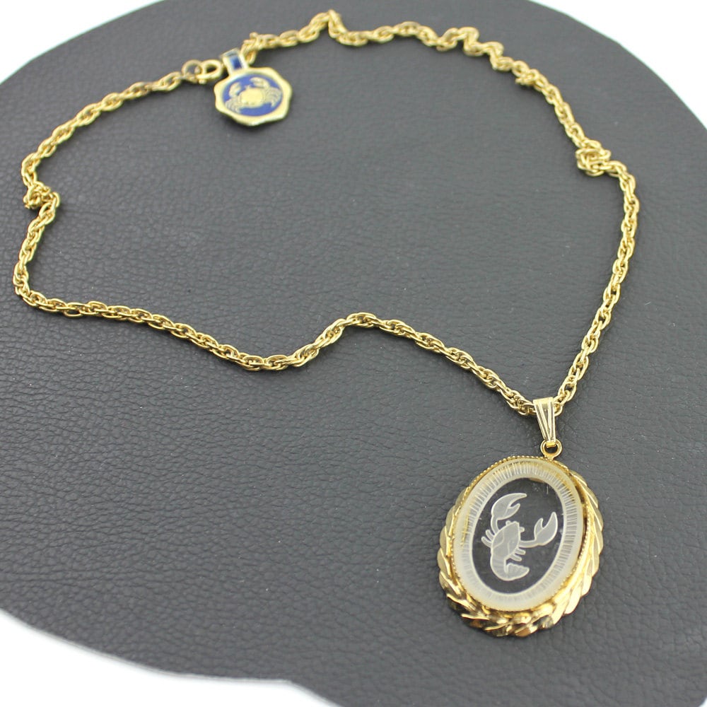 Krebs-Zeichen-Jahrgang Astrologie-Halskette von MeganLeoneVintage