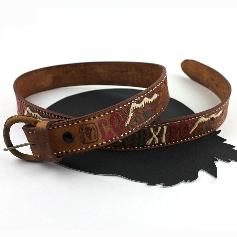 Mexiko Braun Leder Punziert & Lackiert Gürtel Größe 30 Berge Und Kaktus von MeganLeoneVintage