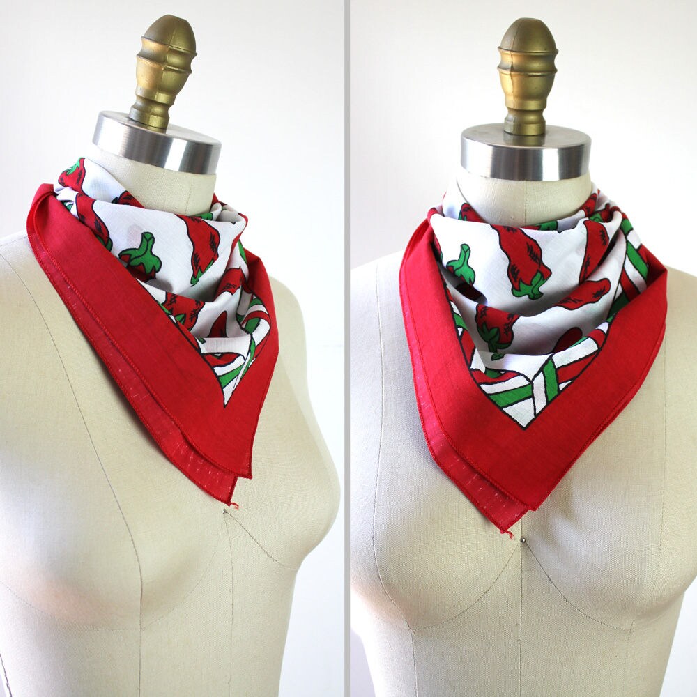 Rot Grün Weiß & Schwarz Chili Pepper Platz Taschentuch Bandana von MeganLeoneVintage
