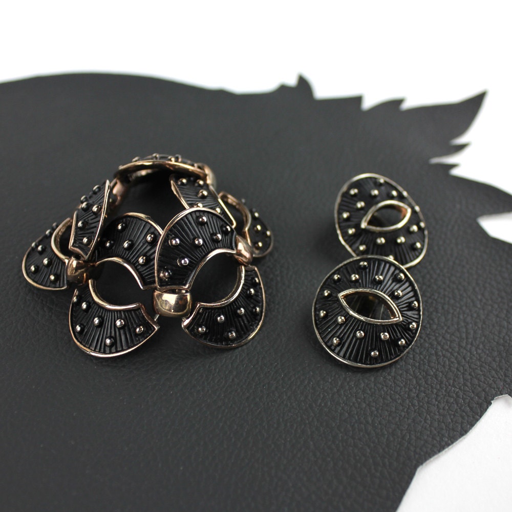 Schwarz & Silber Armband Und Ohrclips von MeganLeoneVintage