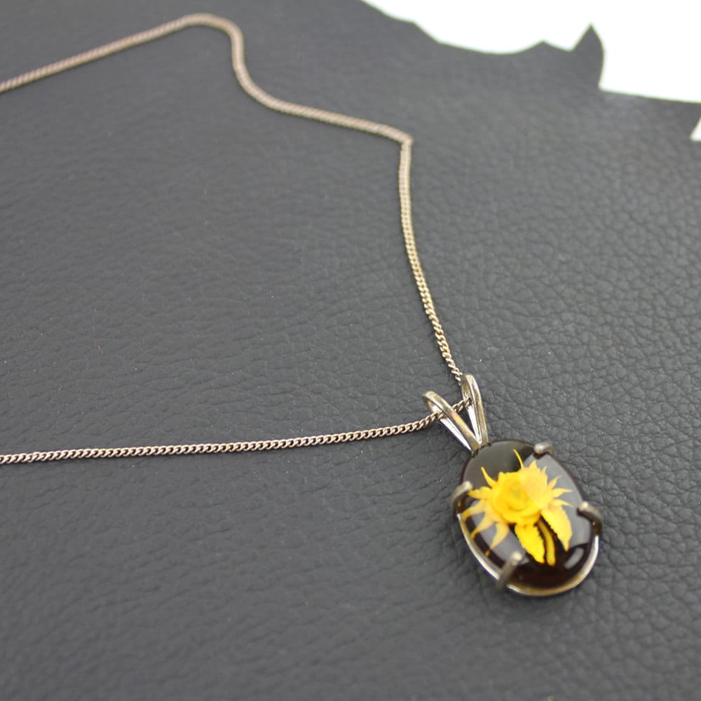 Skorpion Geformte Blumenhalskette von MeganLeoneVintage