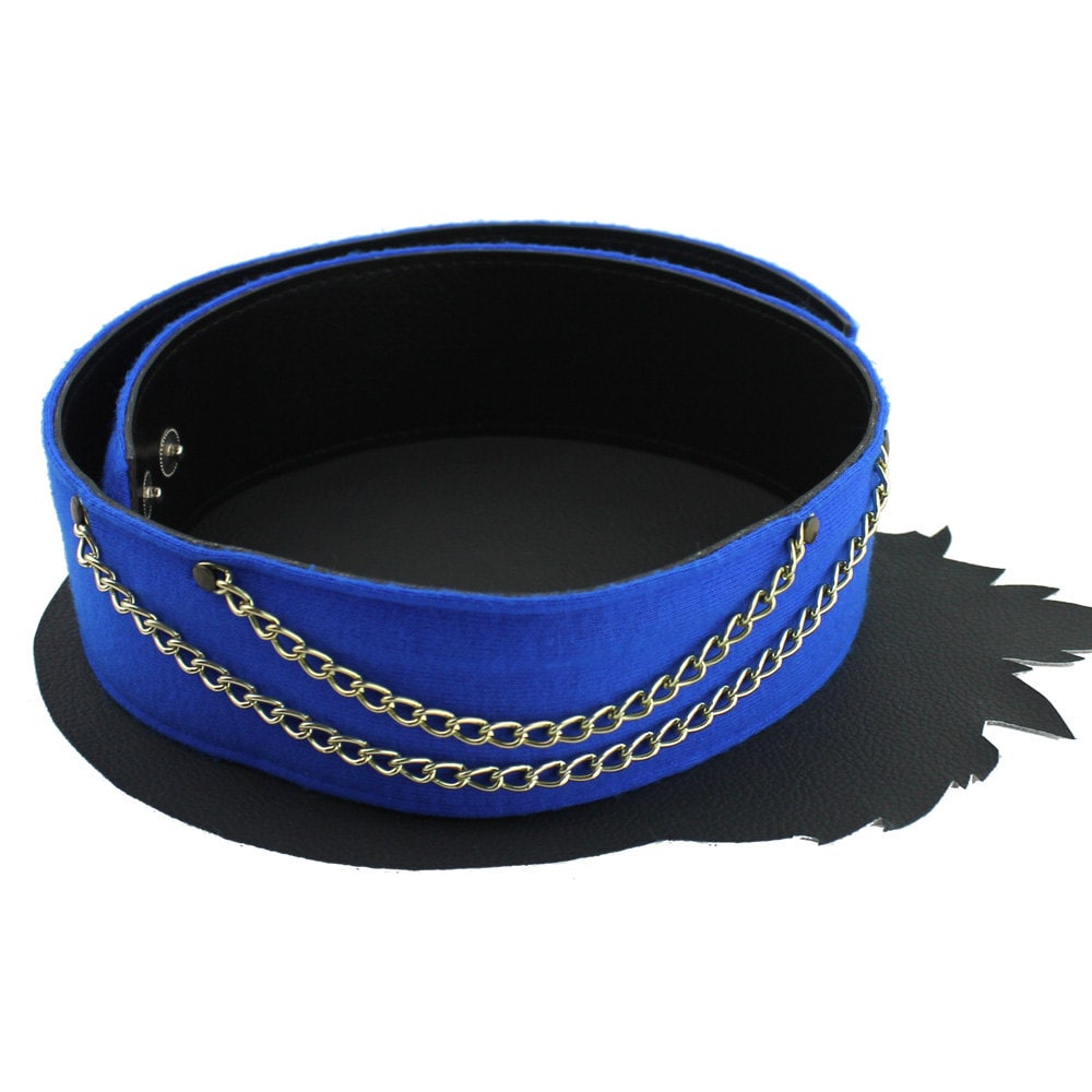 Strahlend Blauer Stricküberzogener Vinyl Vintage Gürtel Mit Ketten von MeganLeoneVintage