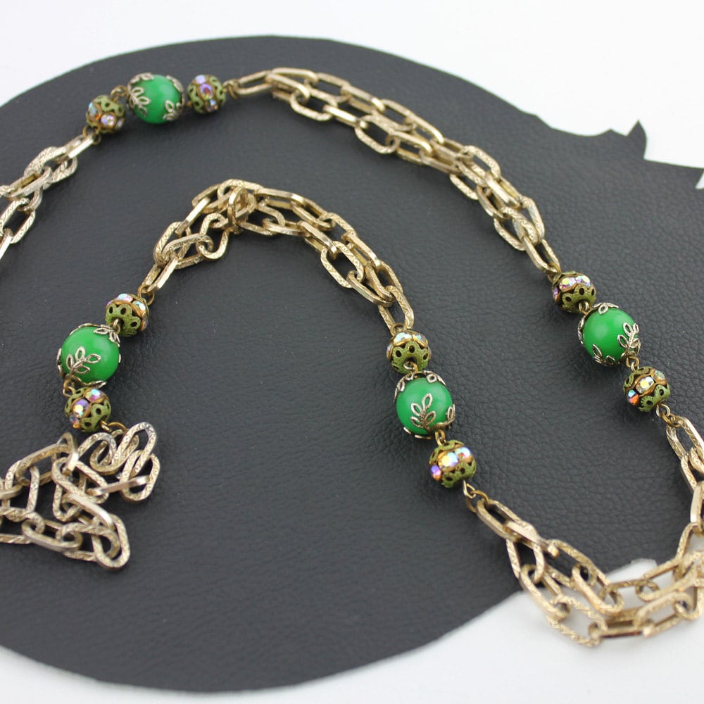 Vintage Grün Perlen Strass & Gold Kette Halskette von MeganLeoneVintage