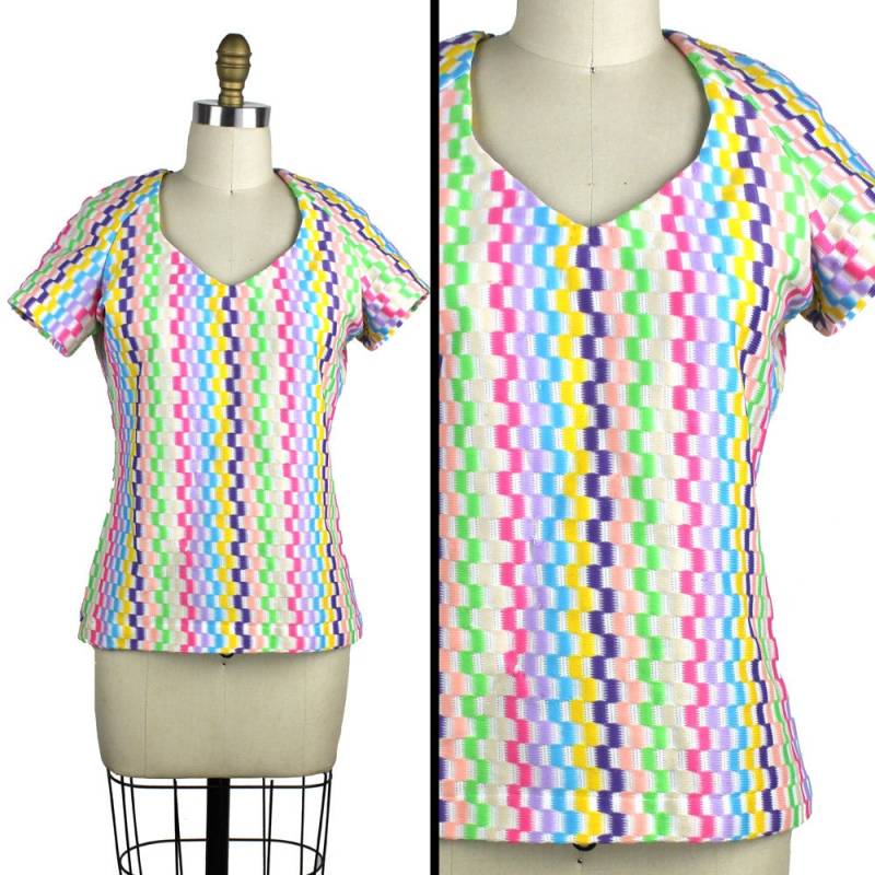 Vintage Pastell Regenbogen Checker Muster Polyester Kurzarm Bluse Vintage Pastell Regenbogen Checker Muster Polyester Kurzarm Bluse von MeganLeoneVintage