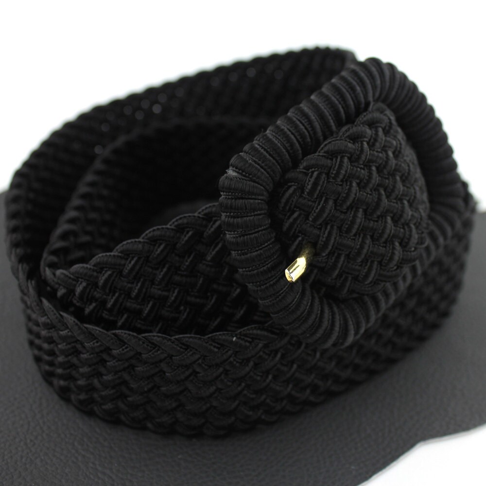 Vintage Schwarz Geflochtener Nylon Gürtel Von Klein Bis 31 Zoll von MeganLeoneVintage