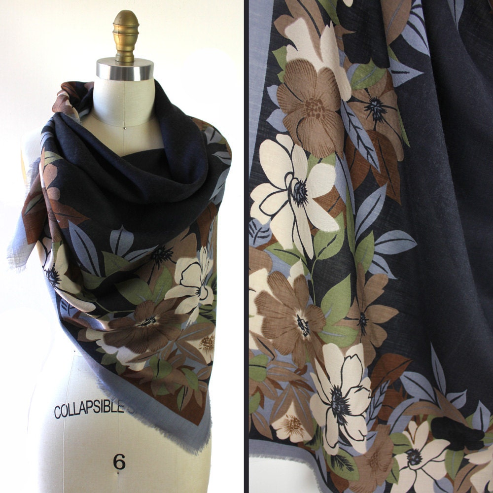 Vintage Schwarz-Grau-Grün & Braun Floral Schal von MeganLeoneVintage