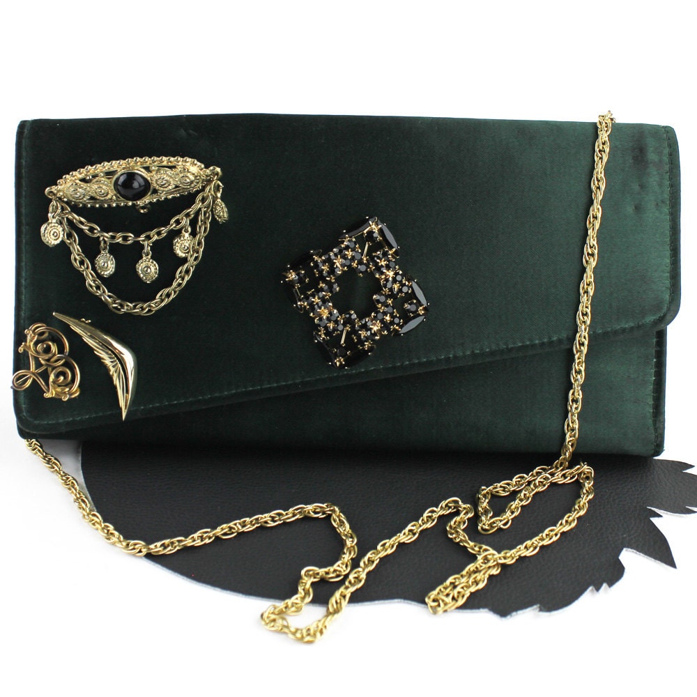 Vintage-Wald Grün Satin Cabrio Handtasche/Clutch Mit Barock Inspiriert Broschen von MeganLeoneVintage