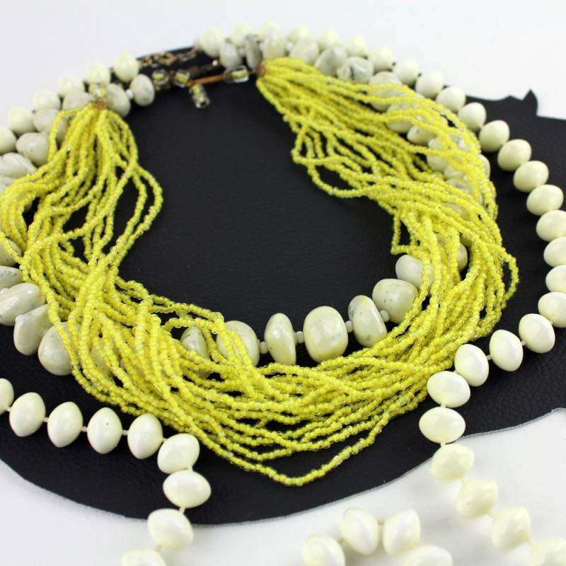 Zitrus Gelb & Aufrechnung Weiße Perlenkette von MeganLeoneVintage