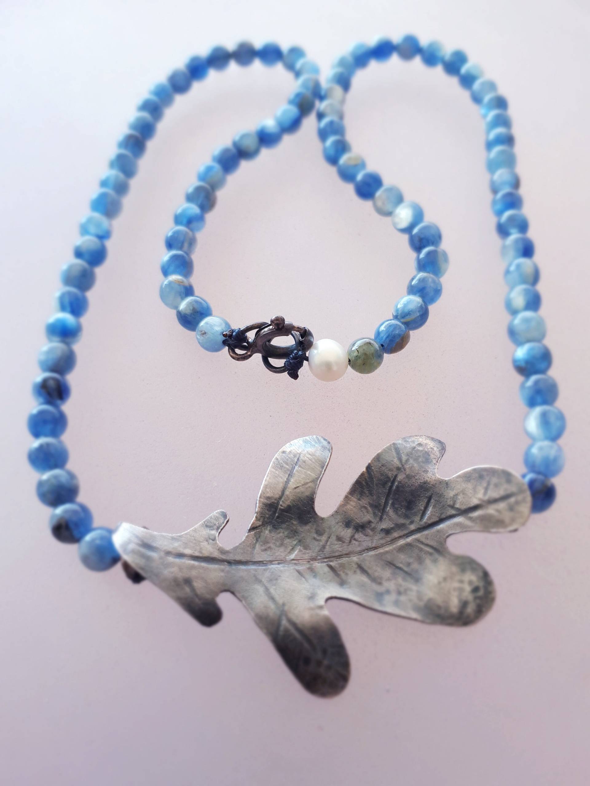 Handgemachte Einzigartige Kyanit Halskette. Silber Eichenblatt Versand von MegaronJewelry