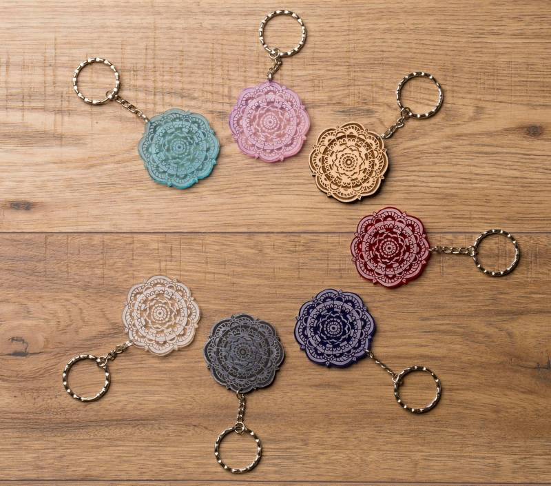 Hand Entworfen Mandala Blume Rose Schlüsselanhänger Acryl Aus Holz Lokal Hergestellt von MeghanEarleDesigns