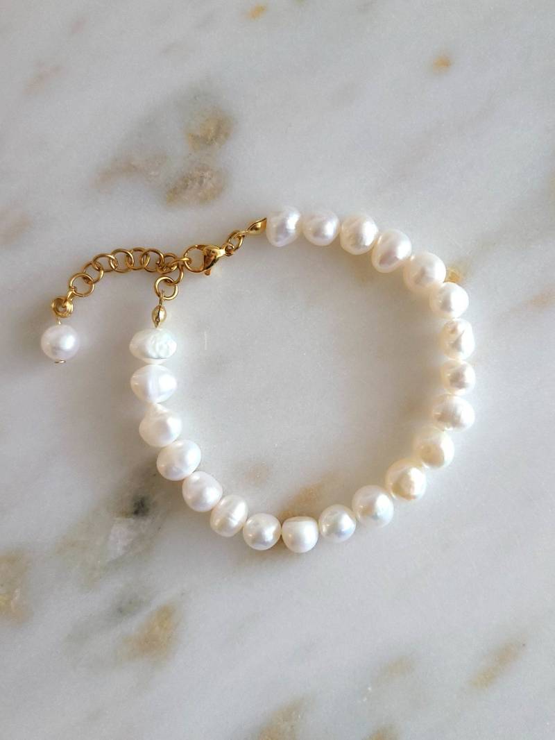 Armband Aus Weißen Süßwasserperlen - Brautschmuck Handgefertigter Schmuck Geschenk Für Sie Armband Aus Weißen Süßwasserperlen - Brautschmuck Handgefertigter Schmuck Geschenk Für Sie von MehrAlsPerlen