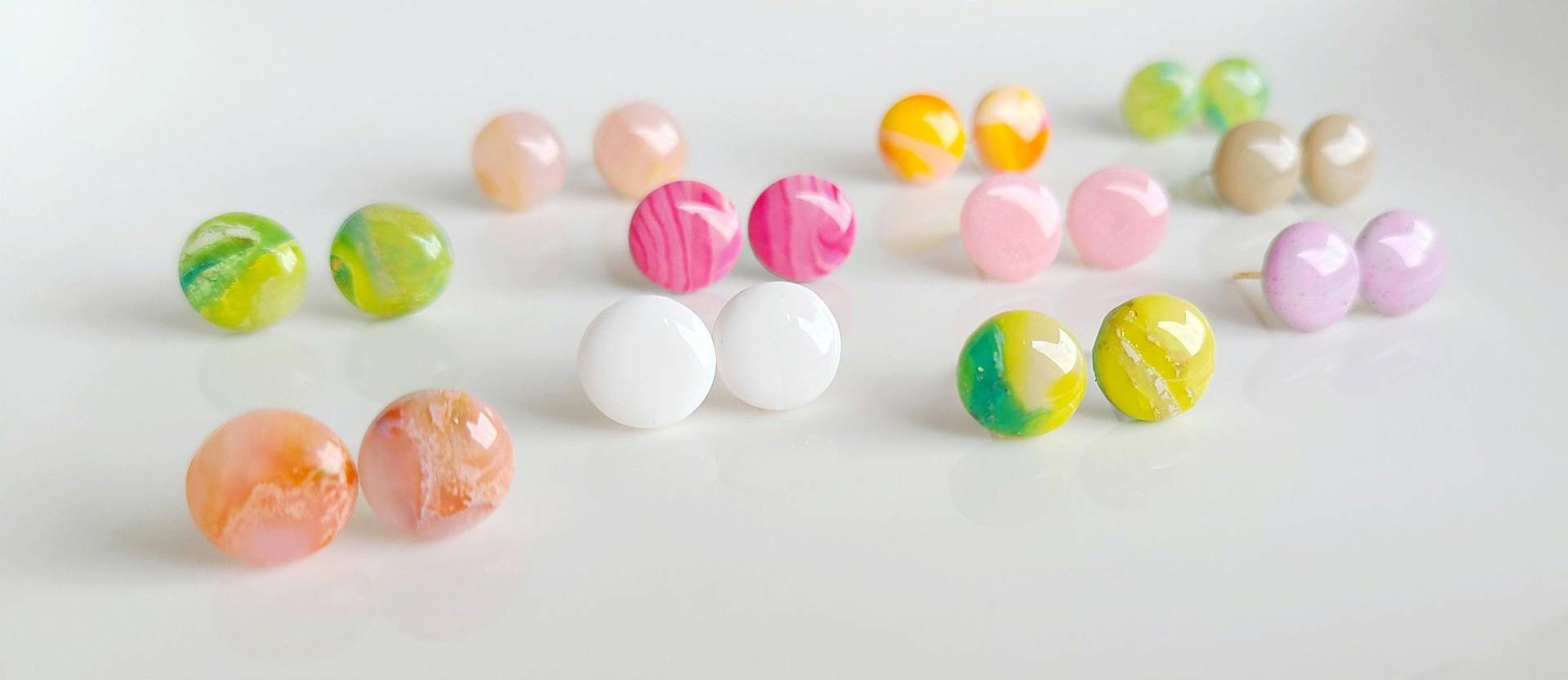Kleine Runde Ohrstecker in Pink, Weiß, Grün, Rosa, Polymer Clay Ohrstecker, Bunte Handgemachter Schmuck, Geschenk Für Sie von MehrAlsPerlen