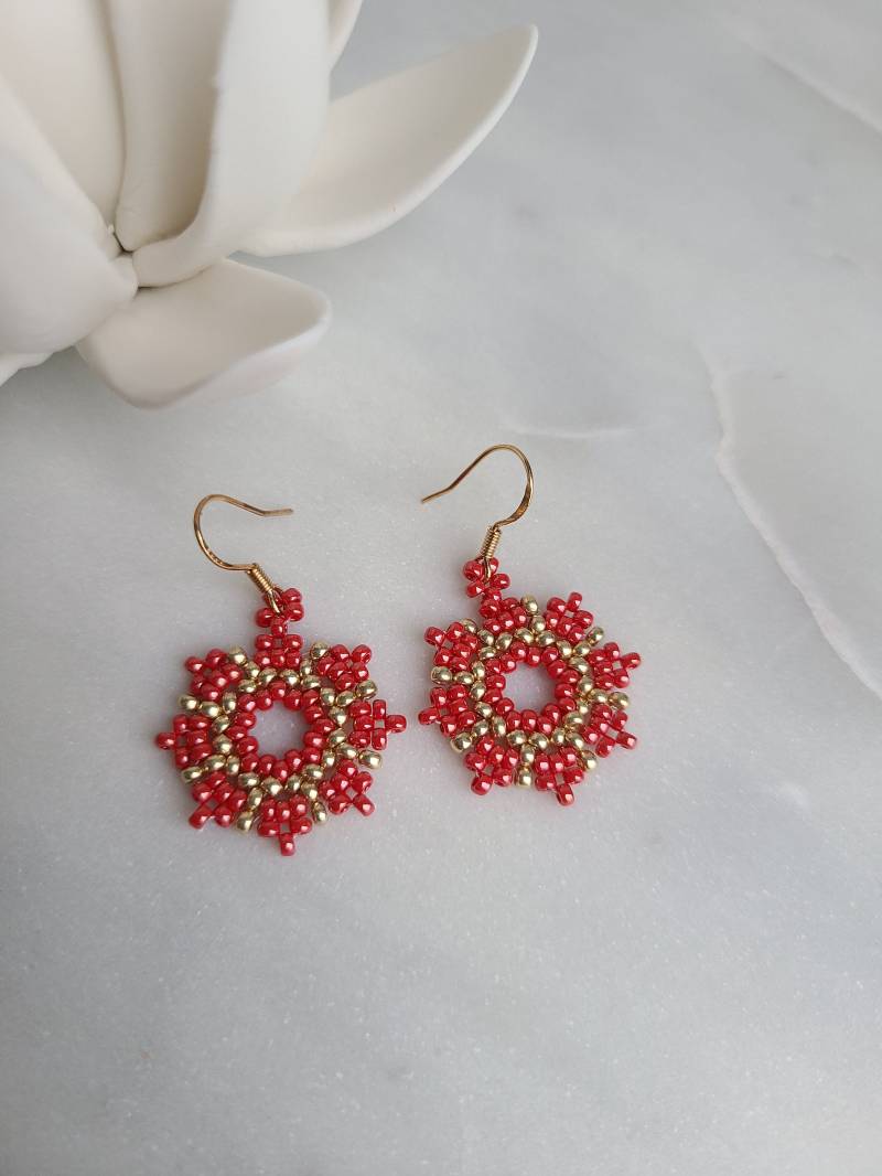 stern Ohrringe Aus Roten Und Goldenen Toho Perlen von MehrAlsPerlen