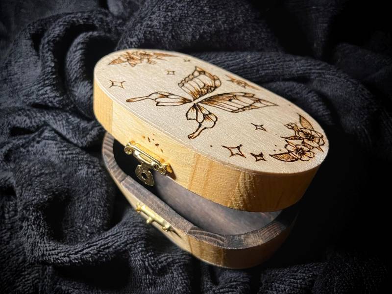 Handgebranntes Holz Schmuckkästchen Handgebranntes Holz Schmuckkästchen von MeiCreatureArt