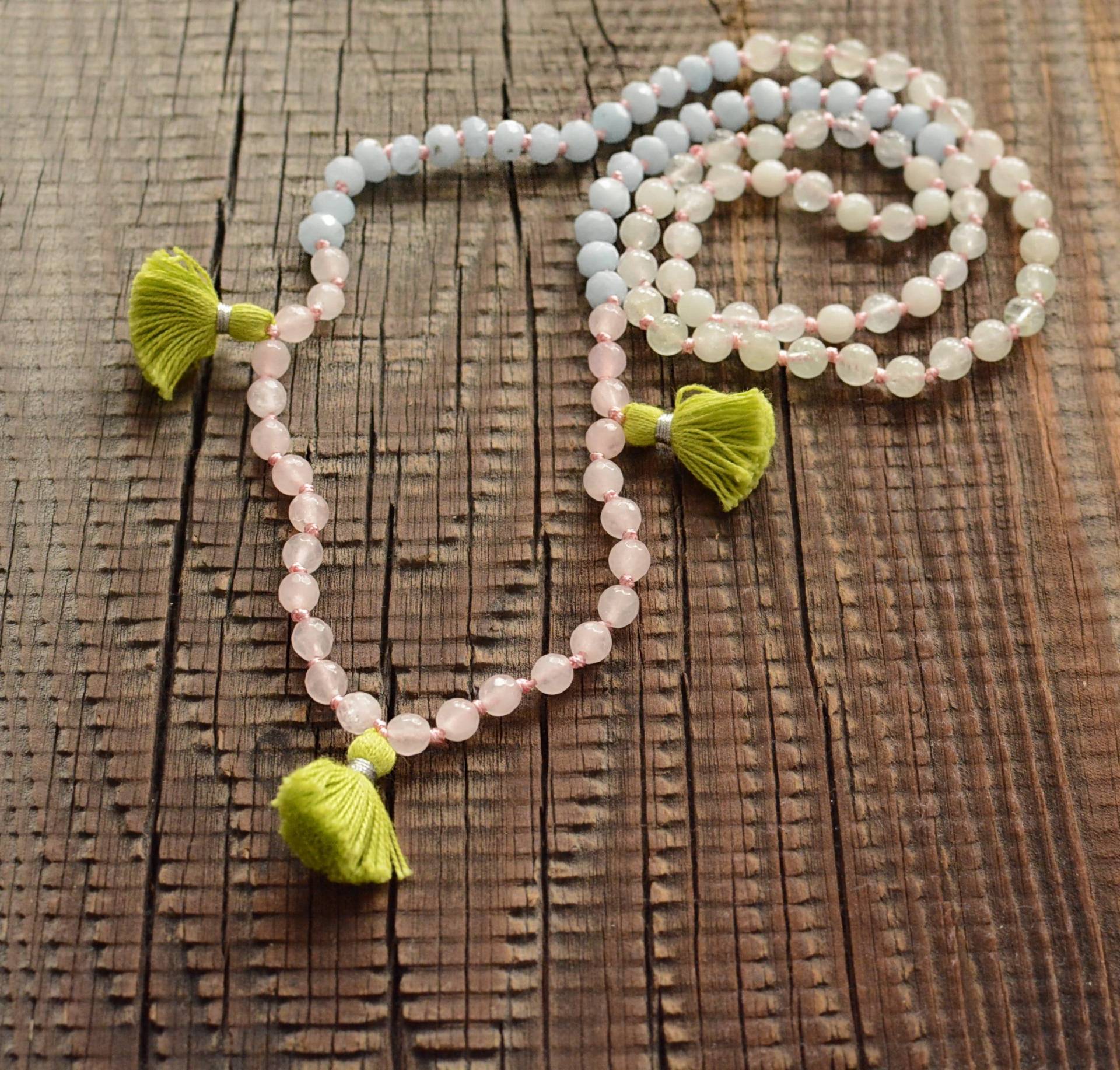Handgeknüpfte 108 Mala Inspirierte Halskette, Yoga Schmuck, Rosenquarz, Aquamarin, Prehnit, Quaste Nackkette, Natürliche Edelsteine, Boho Schmuck Handgeknüpfte 108 Mala Inspirierte Halskette, Yoga Schmuck, Rosenquarz, Aquamarin, Prehnit, Quaste Nackkette, Natürliche Edelsteine, Boho Schmuck von MeiMaoJewelry