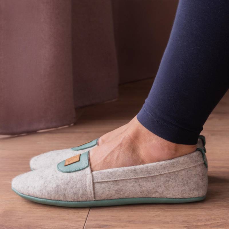 Hausschuhe Aus Wolle Für Damen, Merinowolle Und Naturleder in Mintgrün, Atmungsaktiv & Rutschfest, Ein Gefühl Wie Barfusslaufen von MeinEinundAlles