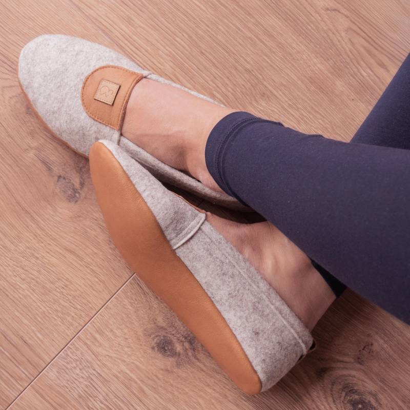 Hausschuhe Für Damen Aus Weicher Merino-Wolle Und Naturleder in Braun, Ein Gefühl Wie Barfusslaufen von MeinEinundAlles