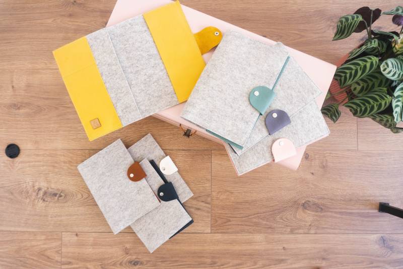 Nachhaltige Untersuchungsheft-Hülle Aus Merinowolle Und Bio-Leder von MeinEinundAlles