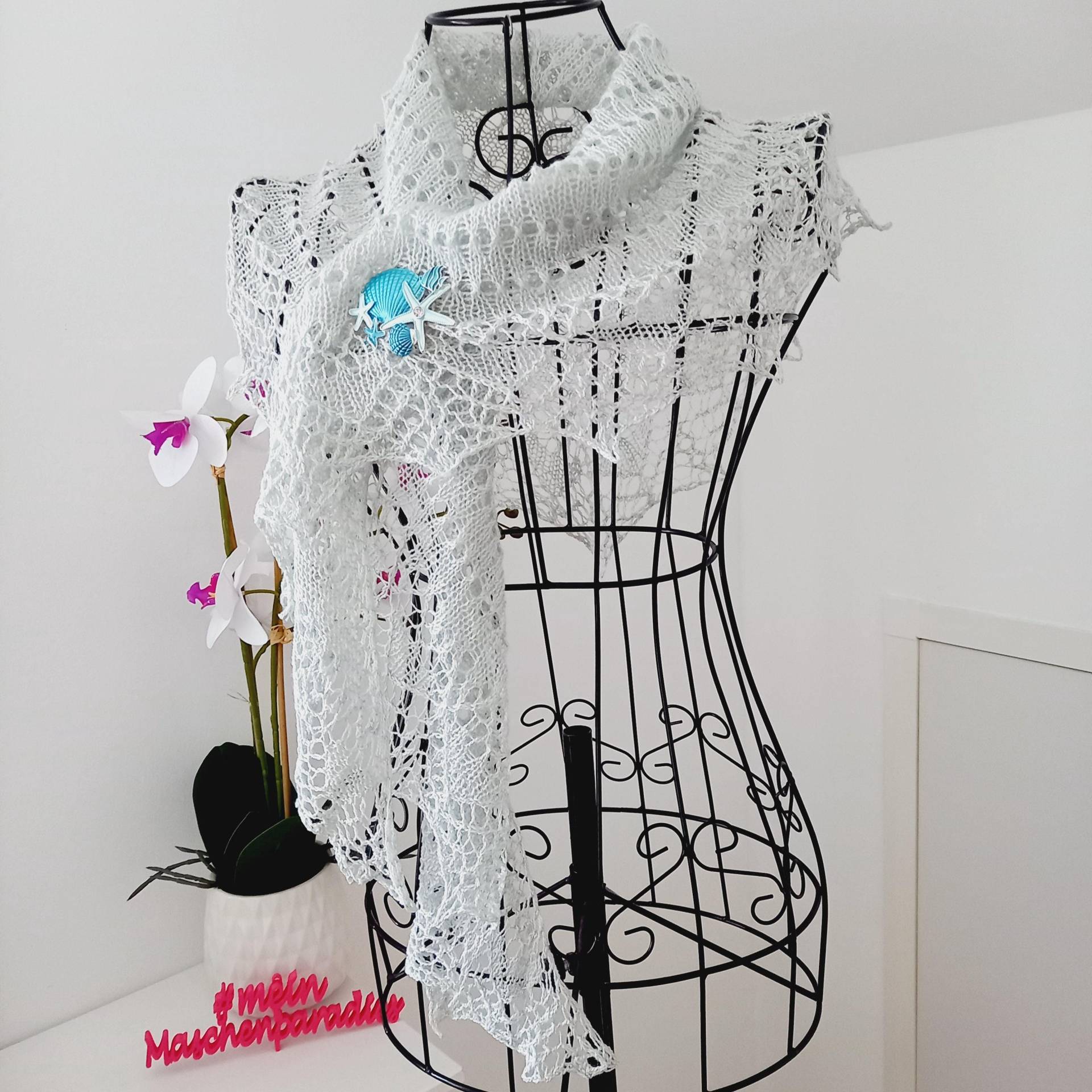 Dreieckstuch Handgestrickt Im Lacemuster Aus Merino Seide in Der Farbe Sea Spray - Lacetuch Für Damen von MeinMaschenparadies