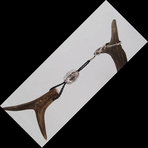 Schlüsselanhänger Mit Silbern Glänzender Perle Und Flechtband von MeinePassionen