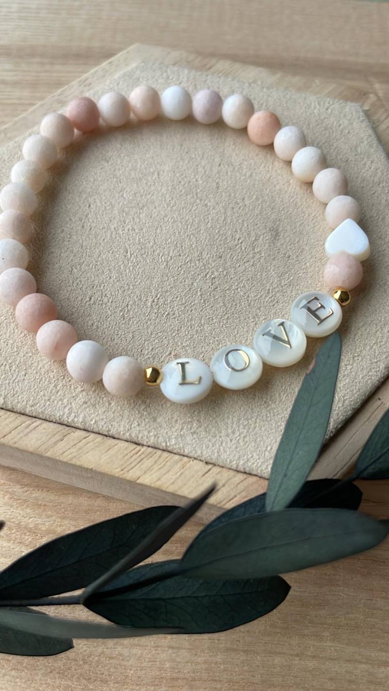 Perlenarmband Naturstein Chalcedon Lobe Perlmutt Halbedelstein Personalisierung Geschenkidee von MeinePerlenideen